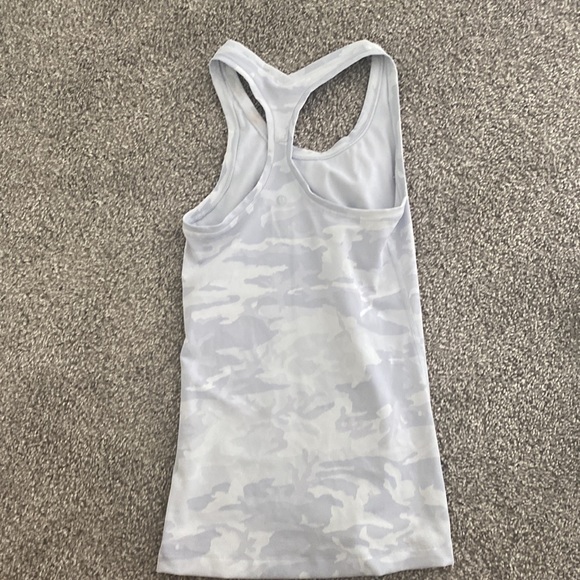 Lululemon tank size 4 - Picture 3 of 3